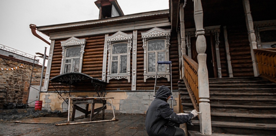 Волонтеры закончили ремонт исторического особняка в центре Челябинска