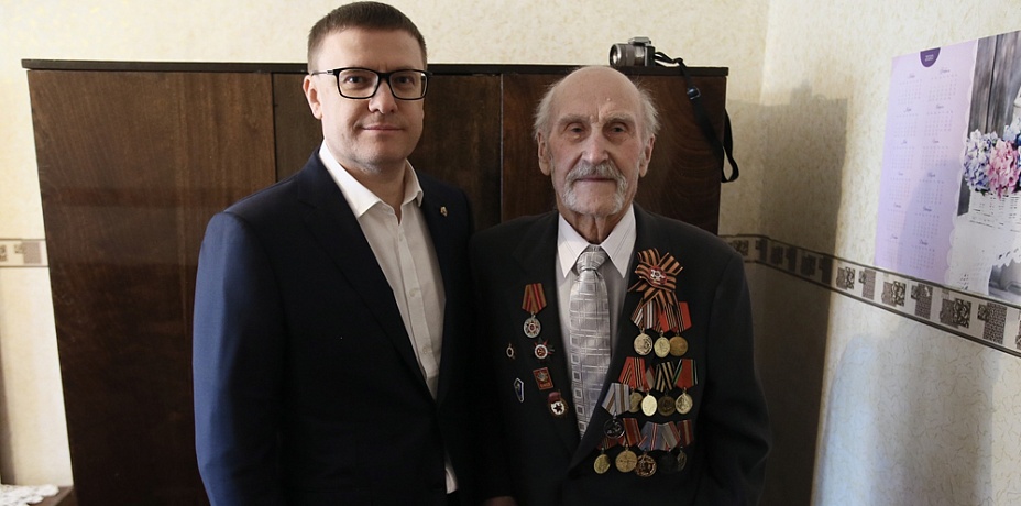 Первого южноуральского ветерана наградили медалью в честь 75-летия Победы