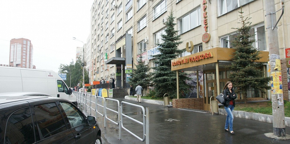 Предпринимателям Челябинска запрещают парковаться у офисов