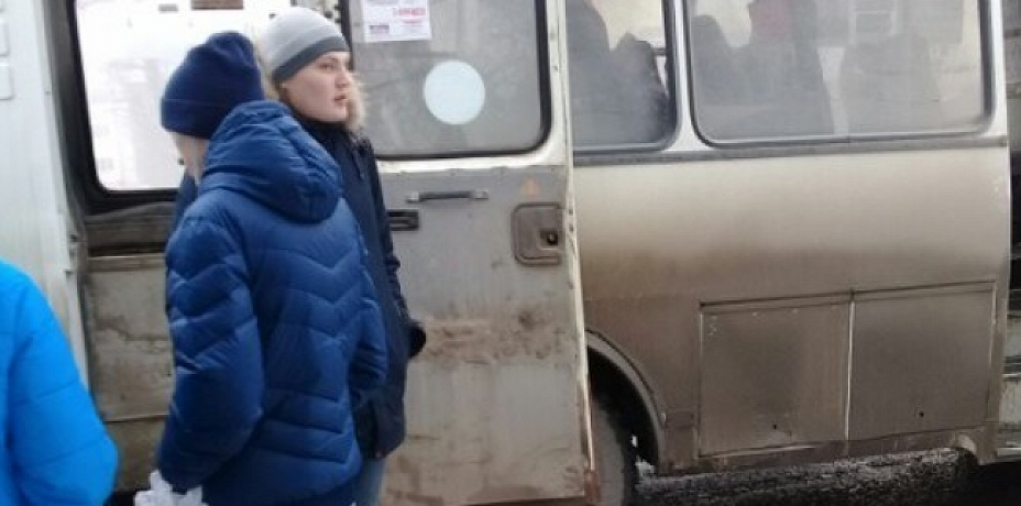В Каменске-Уральском пьяный дворник напал с ножом на пассажира автобуса