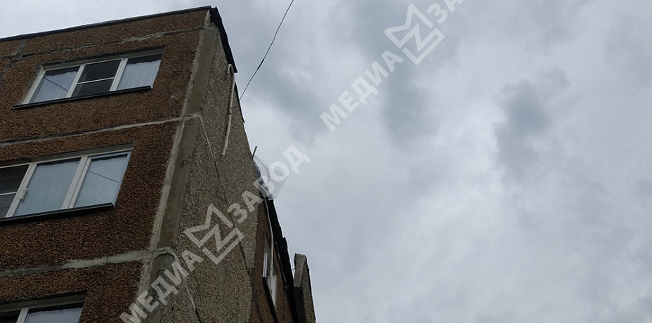Дом с рухнувшей кровлей в Челябинске готовили к ремонту