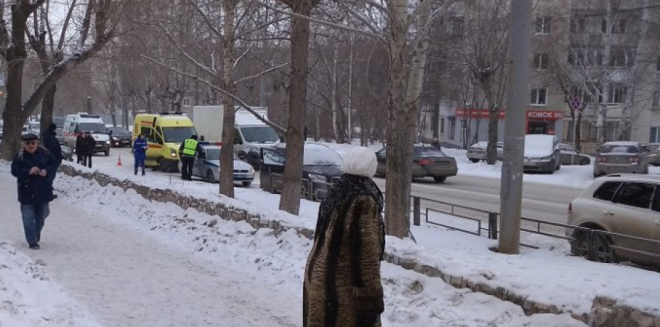В Екатеринбурге пешехода сбили около избирательного участка