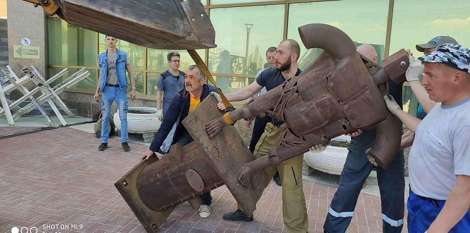 В Челябинске демонтировали «Венера» и перевезли его к Историческому музею 