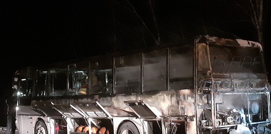 «Боялись, что взорвется». Автобус на газу загорелся по пути в Златоуст. Видео