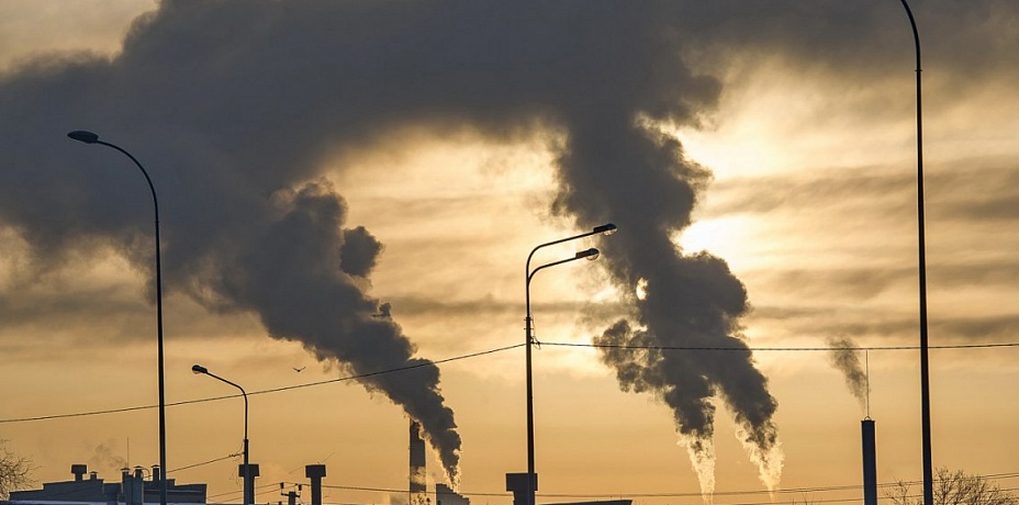 Работу челябинского завода остановили из-за выбросов