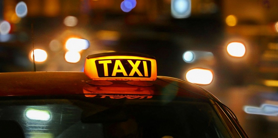 Таксист избил и ограбил пассажирку в Челябинске