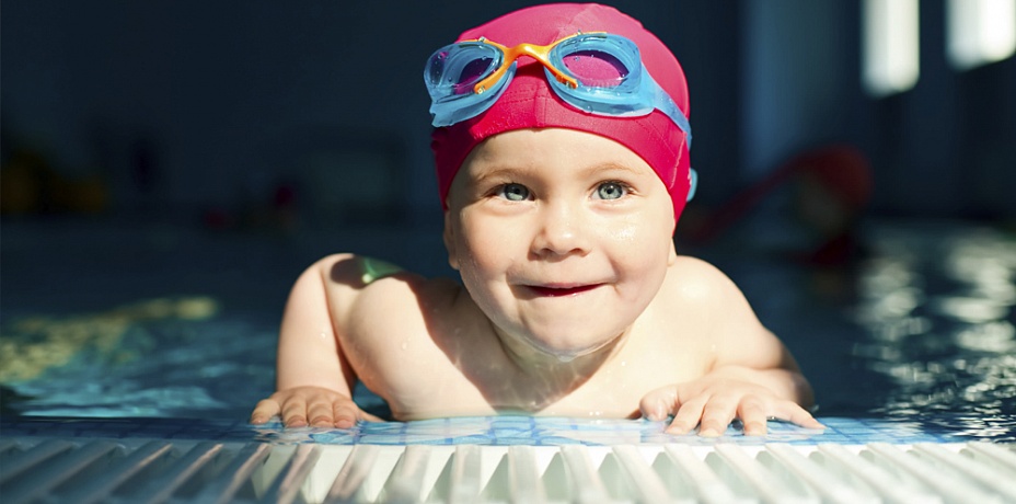 Прыгая после бассейна, ребенок может повредить мозг