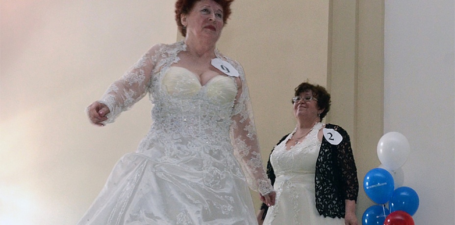 Южноуральские бабушки будут примерять свадебные платья и танцевать вальс