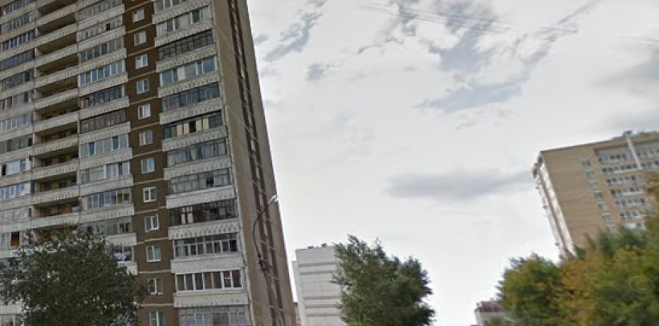 В Екатеринбурге мужчина разбился насмерть, выпав с общего балкона