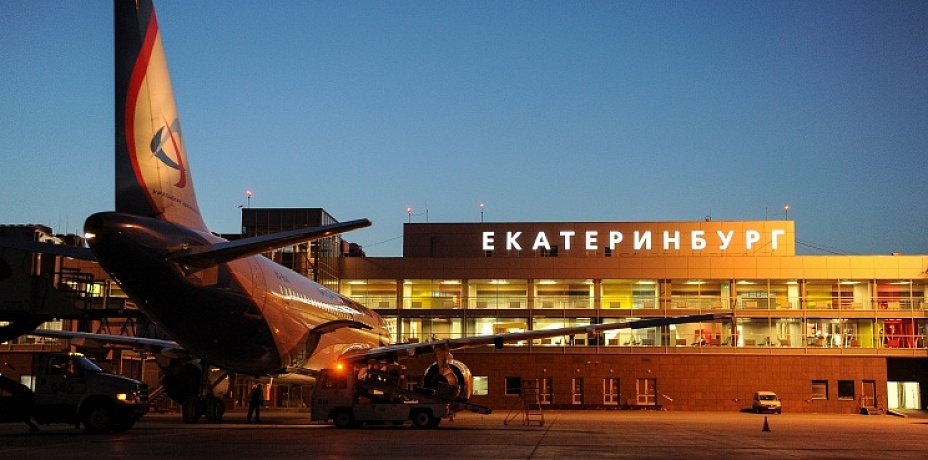 Самолет "Уральских авиалиний" столкнулся с погрузчиком в екатеринбургском аэропорту Кольцово