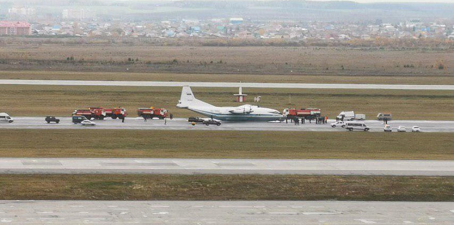 Челябинский самолет экстренно посадили в «Кольцово»