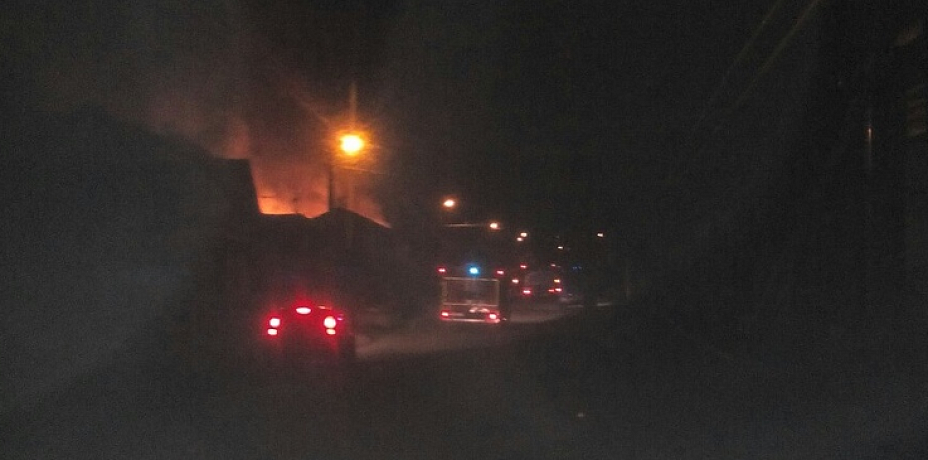 В Кургане на улице Рылеева сгорел жилой дом