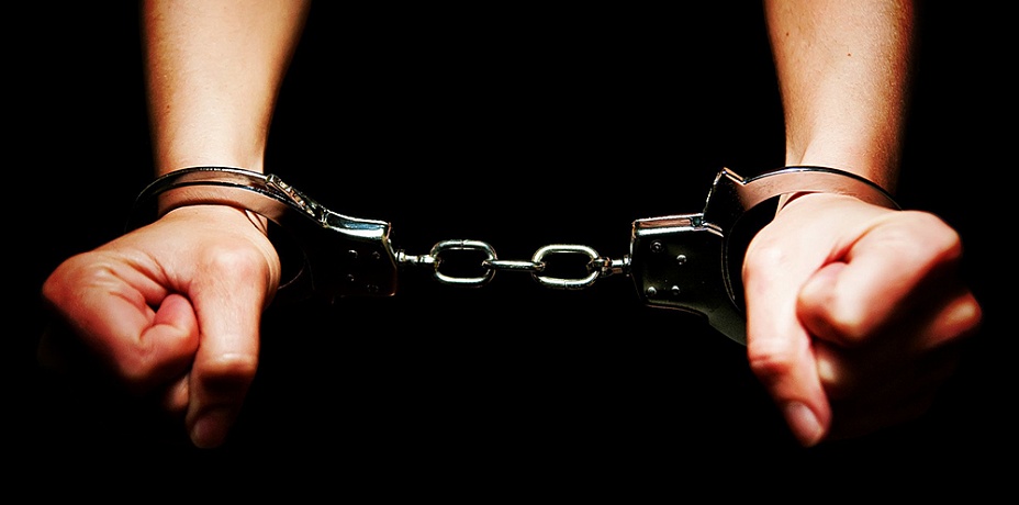 Чебаркульского следователя задержали по подозрению в домогательствах и изнасиловании
