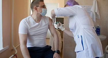 Губернатор Челябинской области поставил прививку от «ковида» 