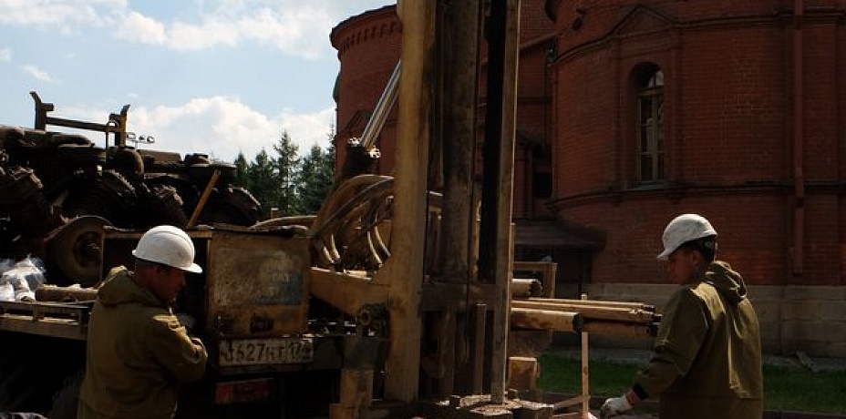 Специалисты ищут причину подтопления Александро-Невского храма 