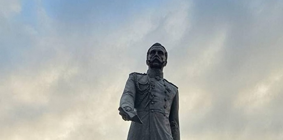 Спойлер: в Челябинске сняли покрывало с памятника Александру II