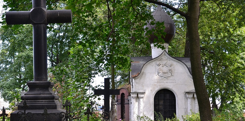 В Челябинске на кладбище убили мужчину