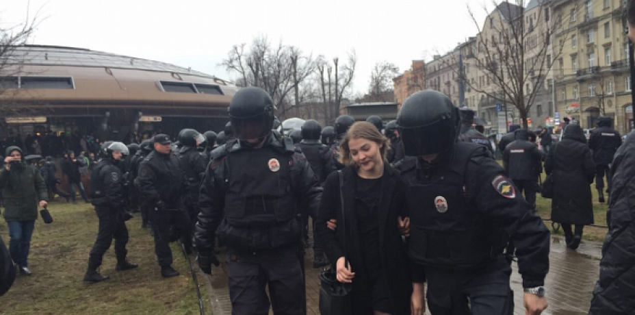 В России прошли митинги под лозунгом "Надоел!"