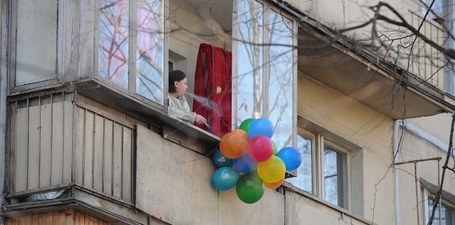 Жительница Снежинска заплатит штраф за курение на балконе